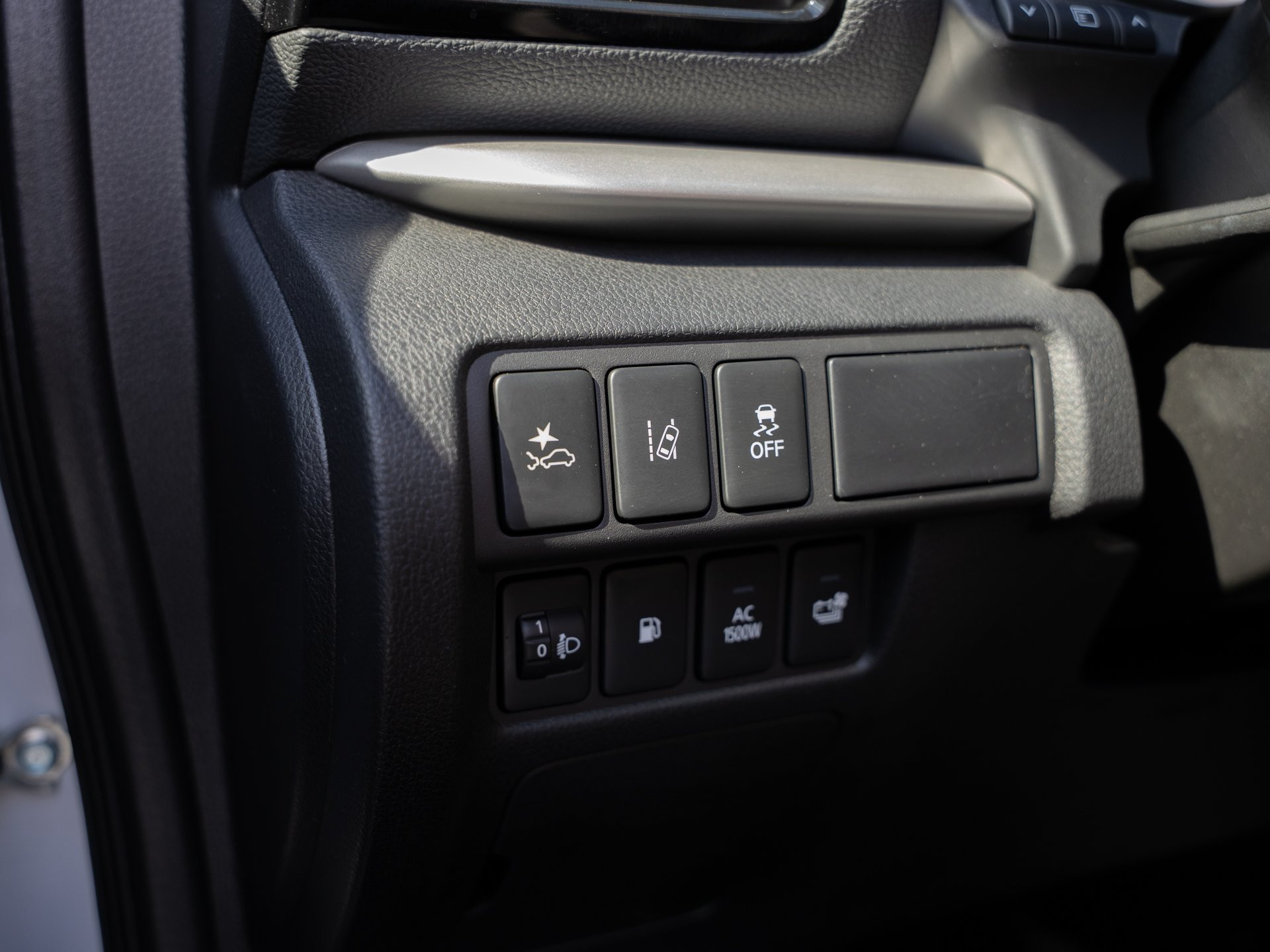 Mitsubishi-Eclipse Cross-image-12