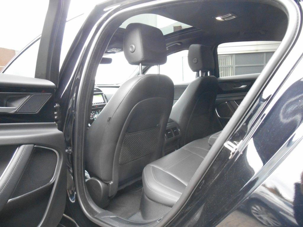 Hoofdafbeelding Jaguar XE