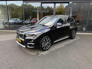 BMW X1 sDrive20i 192pk High Exe,Pano,LED,Sportleer,HUD,NaviPro,Stoelverw,Clima,Cruise,Camera