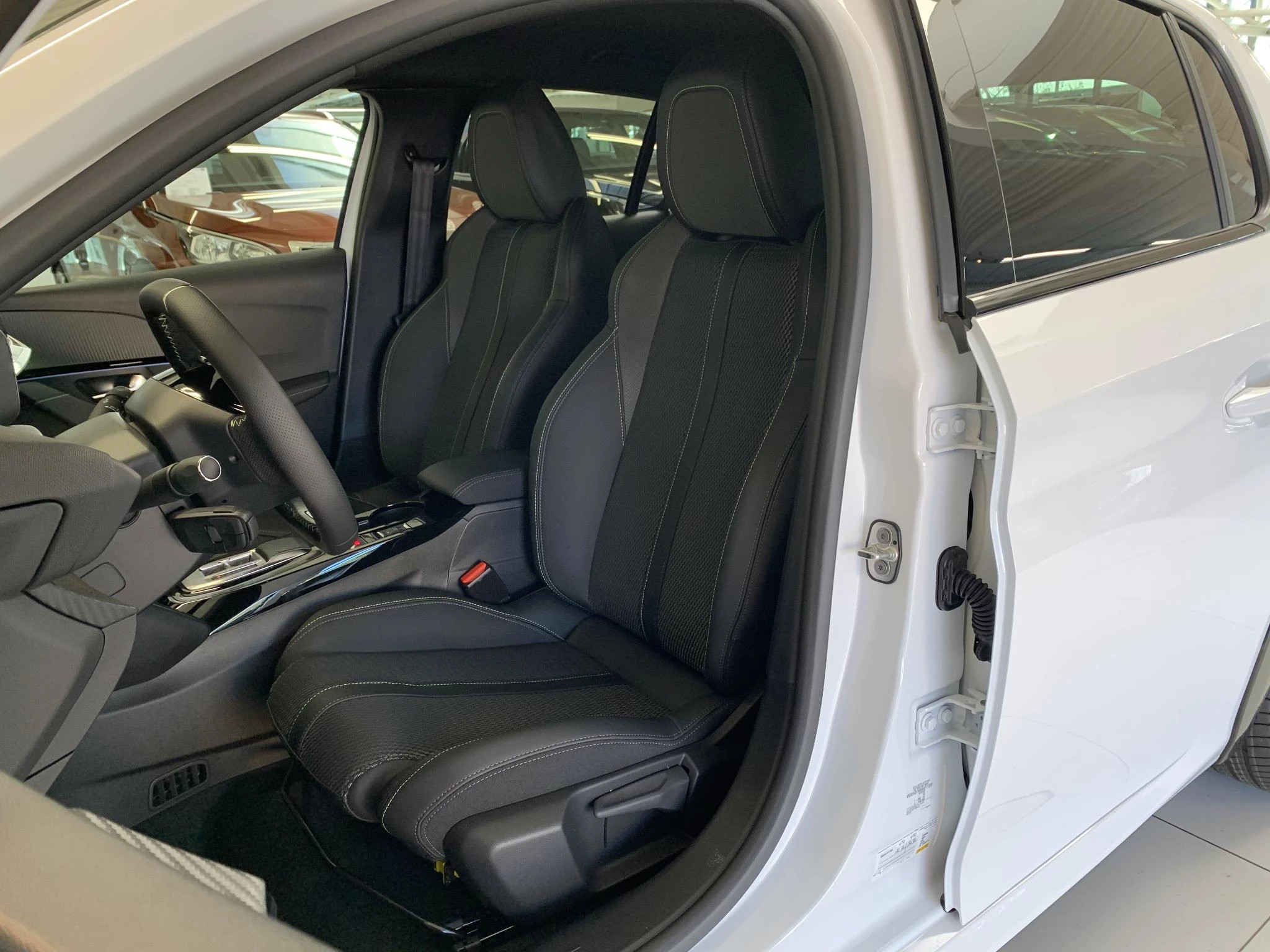 Hoofdafbeelding Peugeot e-208