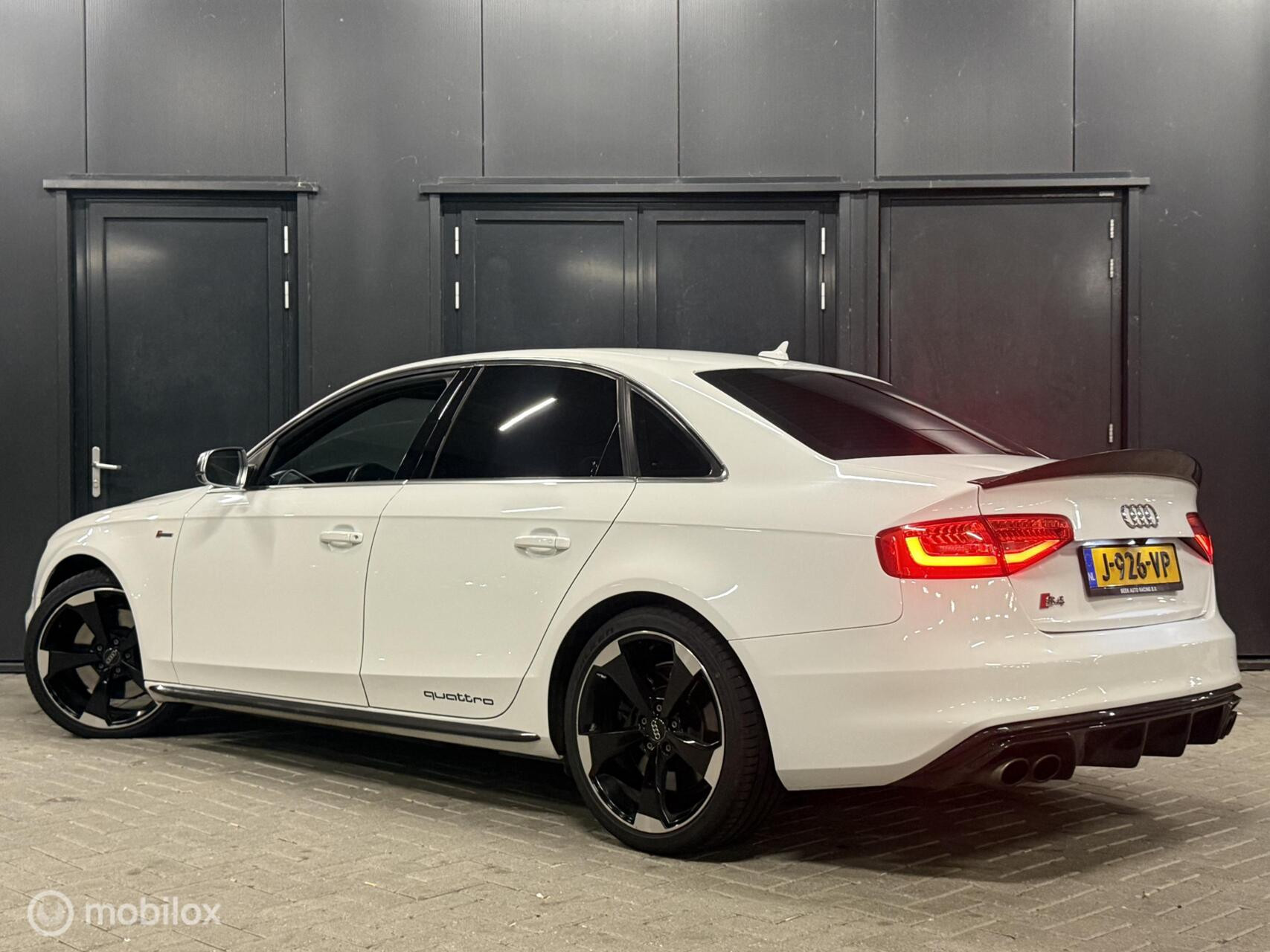 Hoofdafbeelding Audi S4