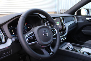 Volvo XC60 Volvo XC60 2.0 T6 Plug-in hybrid AWD Plus Black Edition | Panoramadak | H&K | 360 camera | Winterpack - afbeelding nr 4