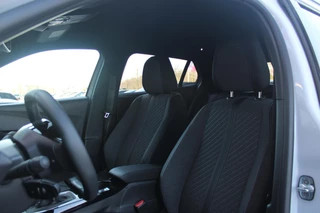Peugeot 2008 Peugeot 2008 1.2 100PK ALLURE | DRAADLOZE APPLE CARPLAY/ANDROID AUTO | ACHTERUITRIJ CAMERA | PARKEERSENSOREN VOOR EN ACHTER | NAVIGATIE | CLIMATE CONTROL | LICHTMETALEN VELGEN 17