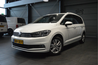 Hoofdafbeelding Volkswagen Touran Volkswagen Touran 1.5 TSI Highline navi clima cruise led pdc 150 pk !!
