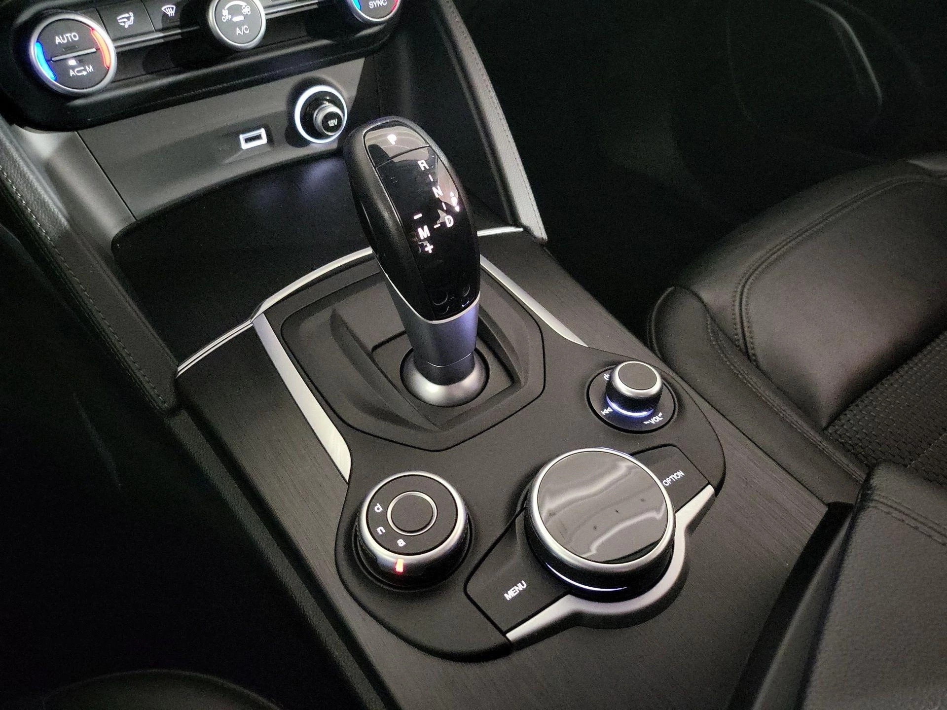 Alfa Romeo-Stelvio-image-11