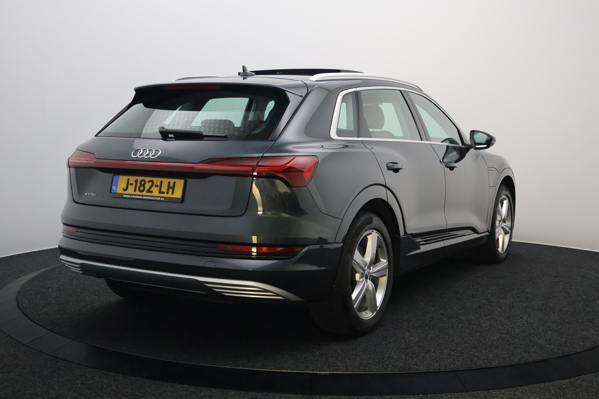 Hoofdafbeelding Audi e-tron