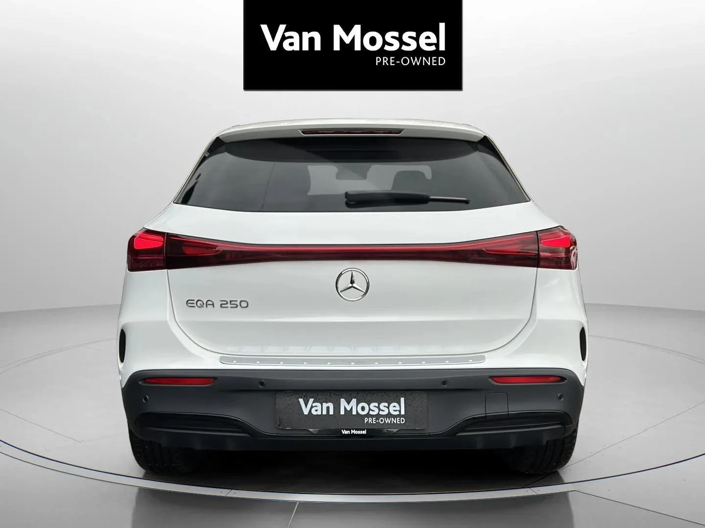 Mercedes-Benz-EQA-image-5