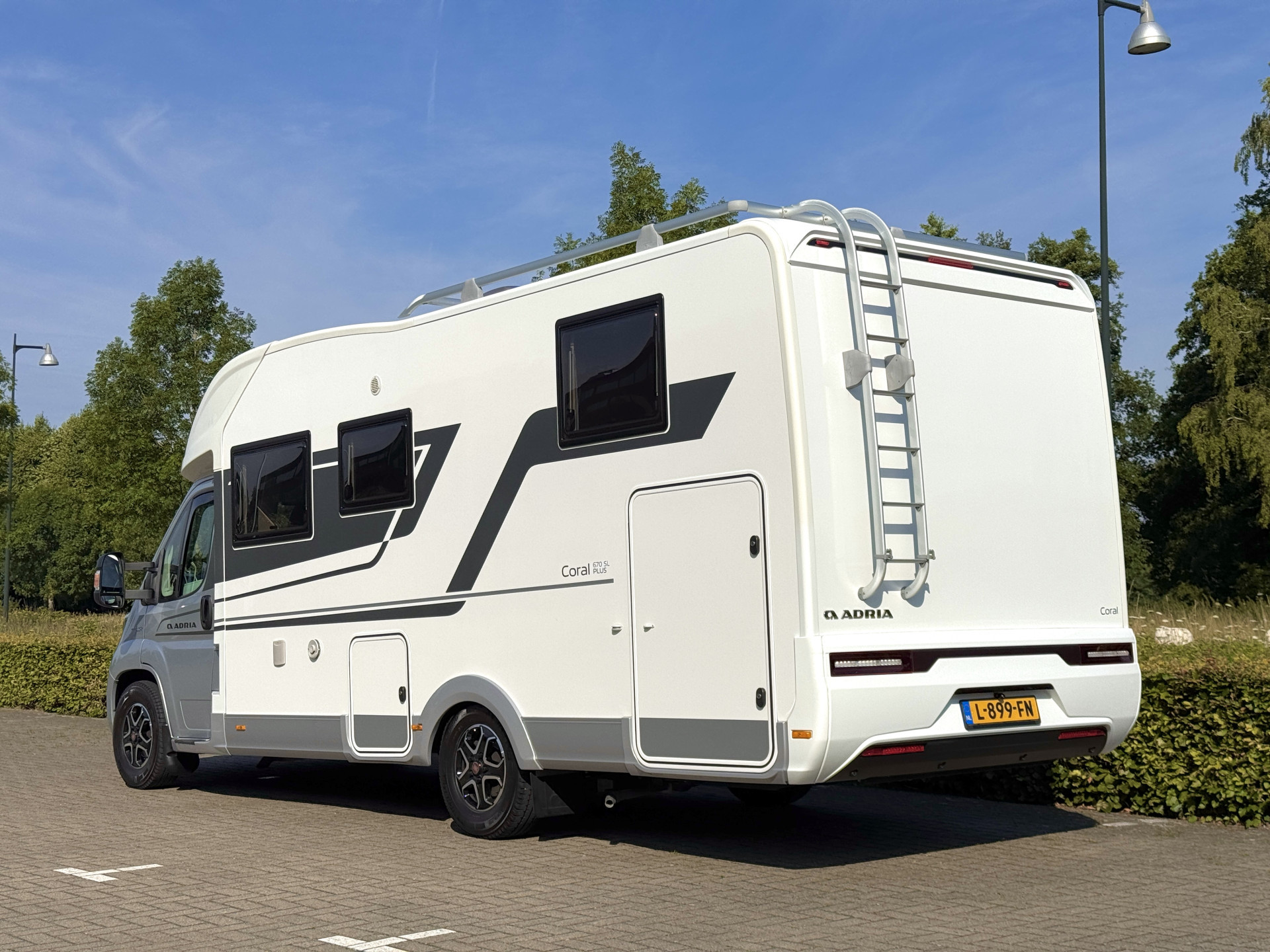 Hoofdafbeelding Adria CORAL 670 SL