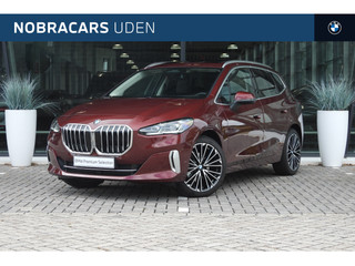 BMW 2 Serie Active Tourer 220i High Executive Luxury Line Automaat / Panoramadak / Trekhaak / Sportstoelen / Adaptieve LED / Comfort Access / Head-Up / Harman Kardon