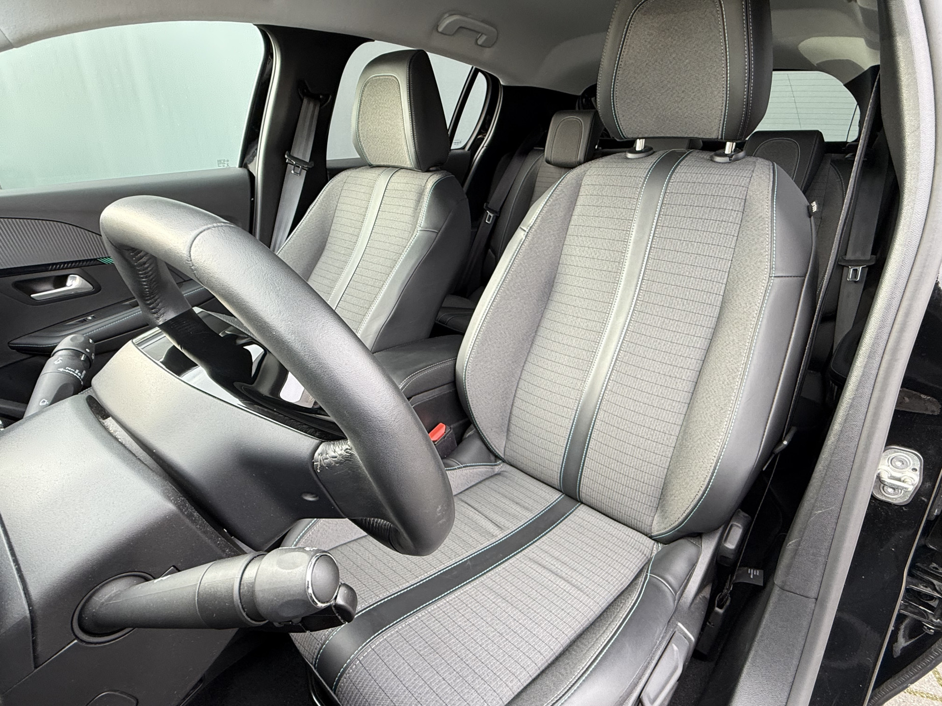 Hoofdafbeelding Peugeot e-208