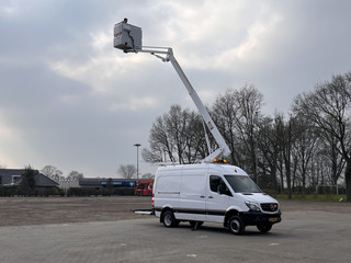 Mercedes-Benz Sprinter 516 160pk Hoogwerker 14 meter Euro 6 Pto Omvormer Verkeersbord Bedieningspaneel Kastinrichting Airco Cruise control Tachograaf Steunpoten Telefoonverbinding