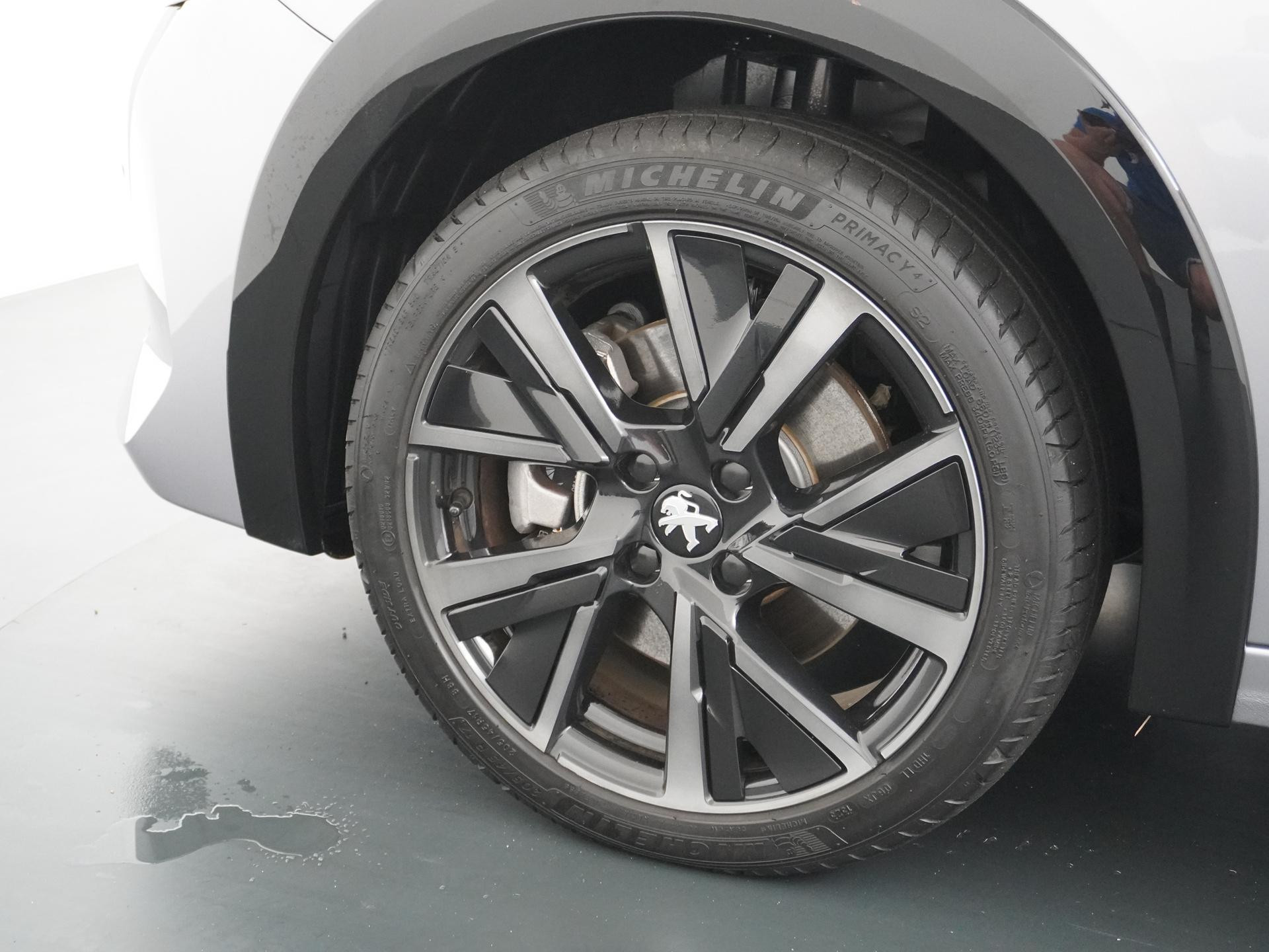 Hoofdafbeelding Peugeot e-208