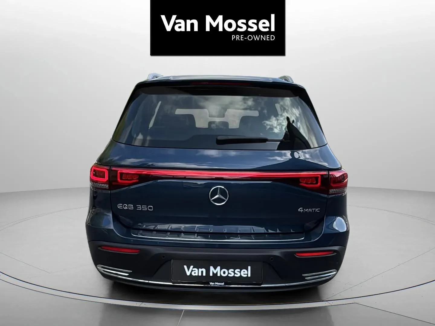 Mercedes-Benz-EQB-image-12