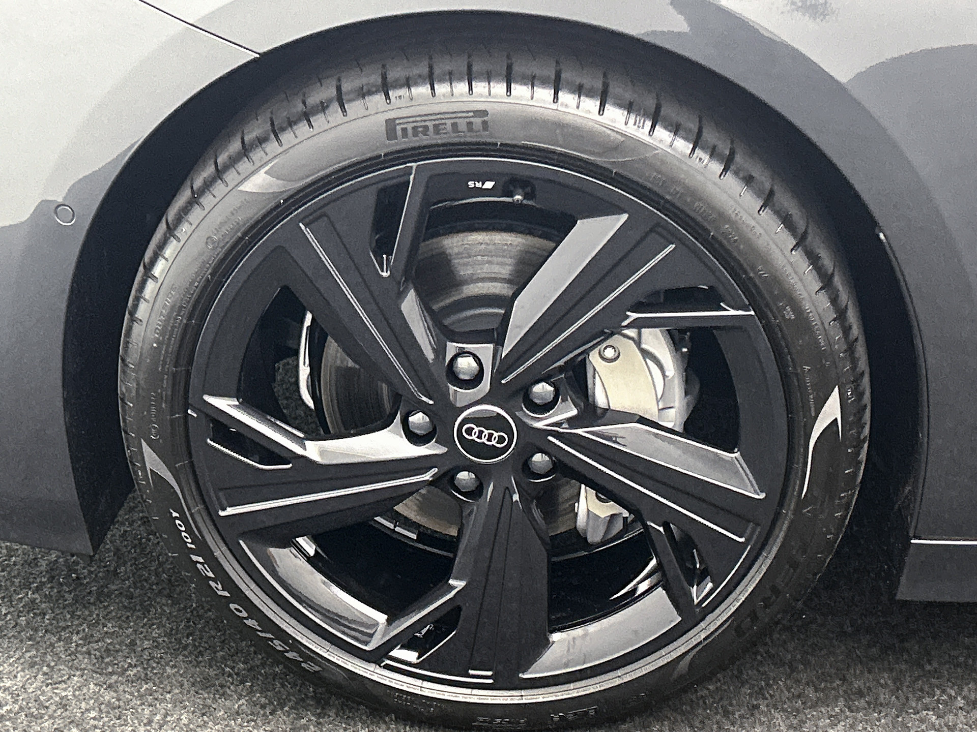 Hoofdafbeelding Audi A6 Avant e-tron