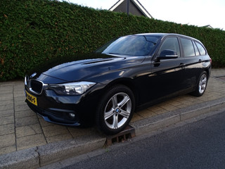 BMW 3 Serie 318I LUXURY Touring-Came-Navi-Clima-Trkh-Blth-Pdc