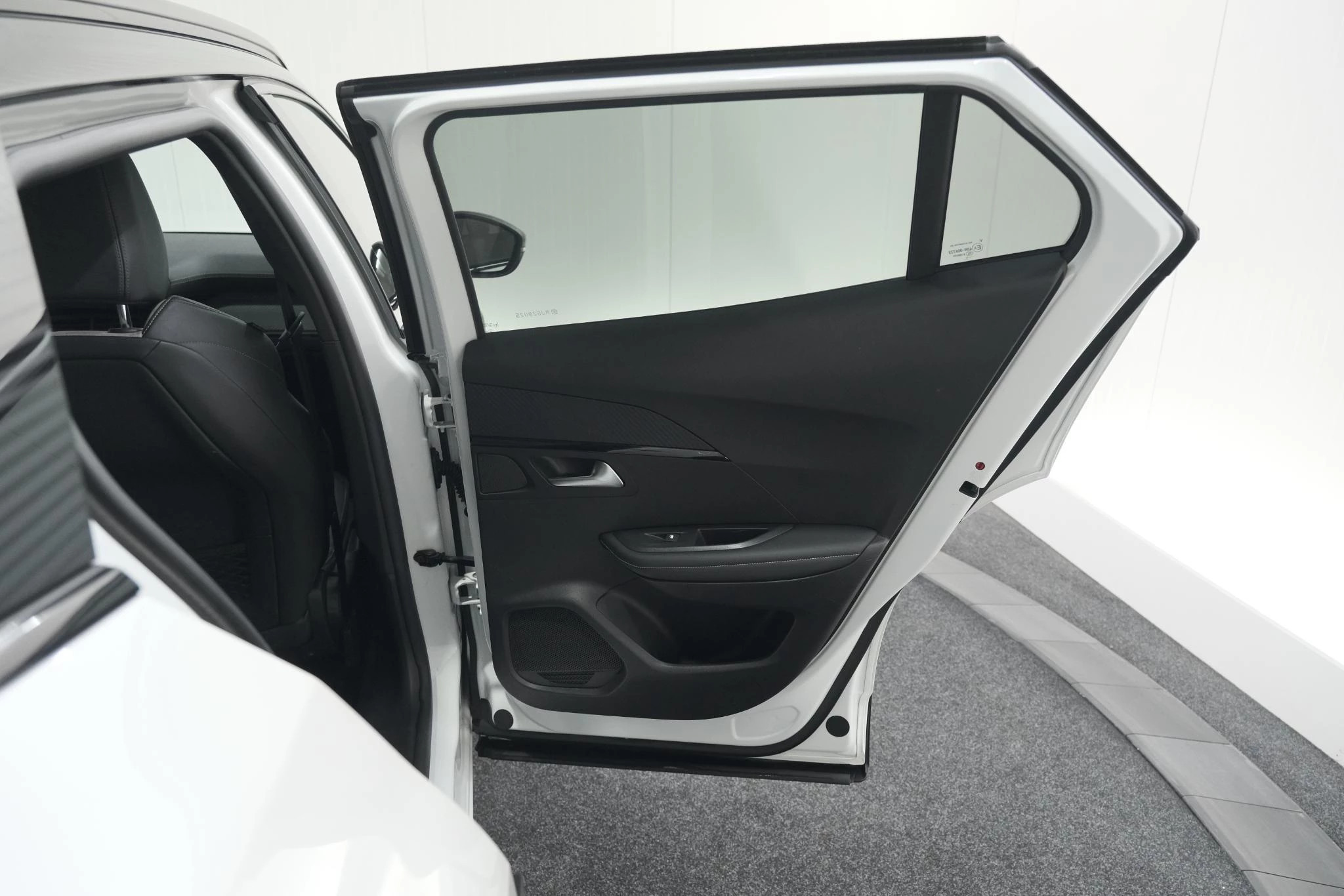 Hoofdafbeelding Peugeot e-2008