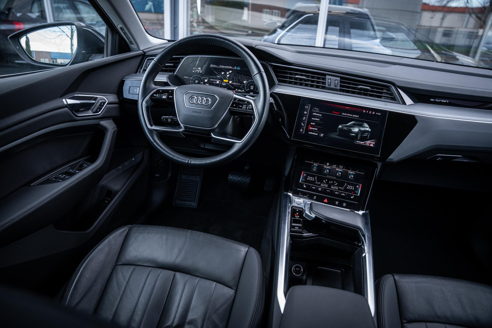 Hoofdafbeelding Audi e-tron