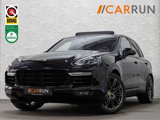 Hoofdafbeelding Porsche Cayenne Porsche Cayenne 4.8 V8 Turbo 520pk | Dealer oh | ACC | PASM Luchtvering |Sport Chrono | Pano | Bose | Alcantara Hemel | 2 x Memory | Camera | 21"| Stoelverwarming + Bankverwarming | Leder Pack | TH 3500 kg | Rijklaar Incl service