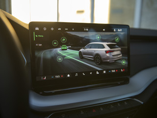 Škoda Octavia Škoda Octavia Combi 1.5 TSI MHEV Business Edition Plus | Matrix LED | Chrome pakket | Stoel-, Stuur- & voorruitverwarming | Navi 13inch | Elektr.trekhaak | El. achterklep m.sensor | ACC | - afbeelding nr 17
