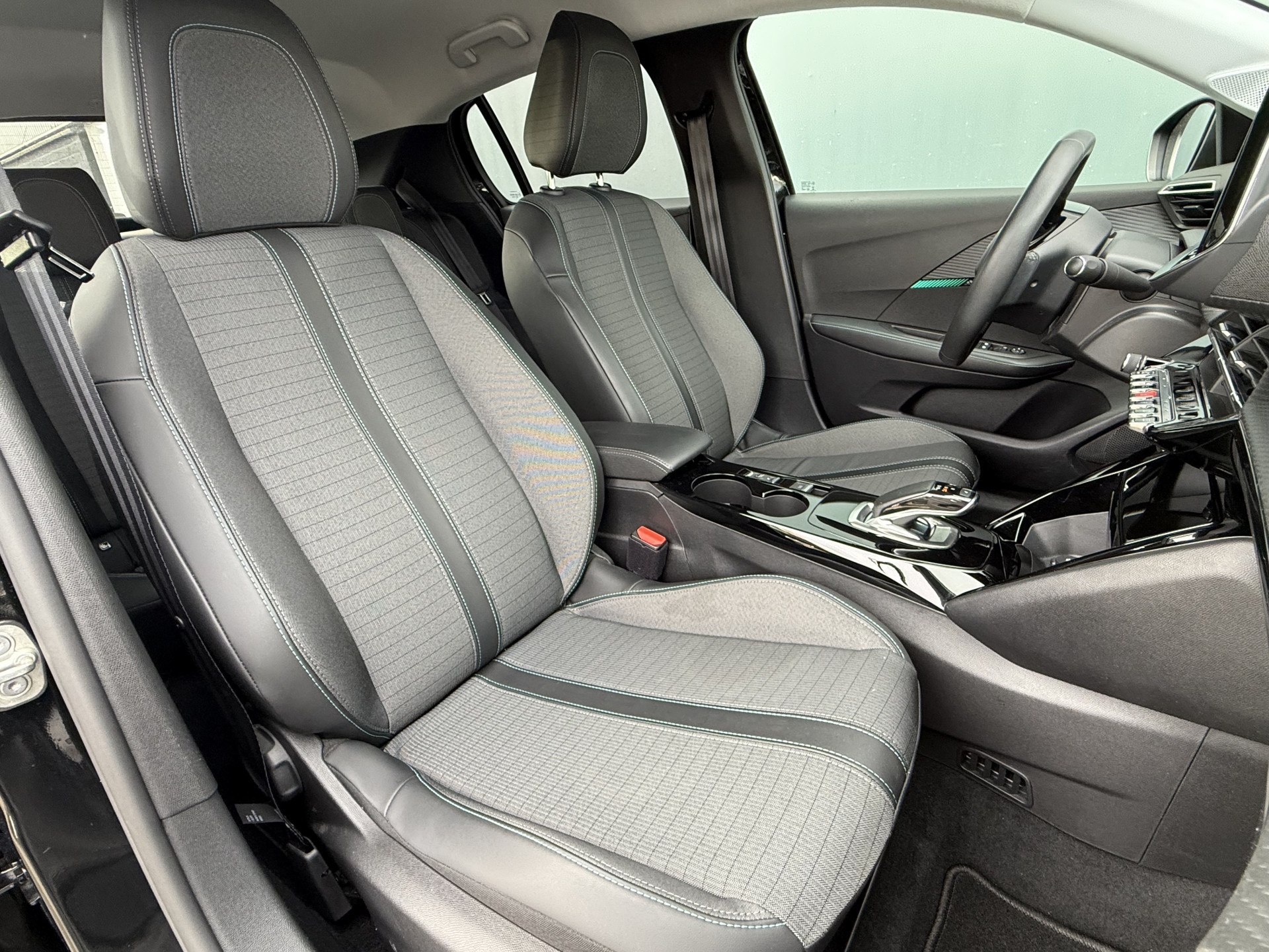 Hoofdafbeelding Peugeot e-208