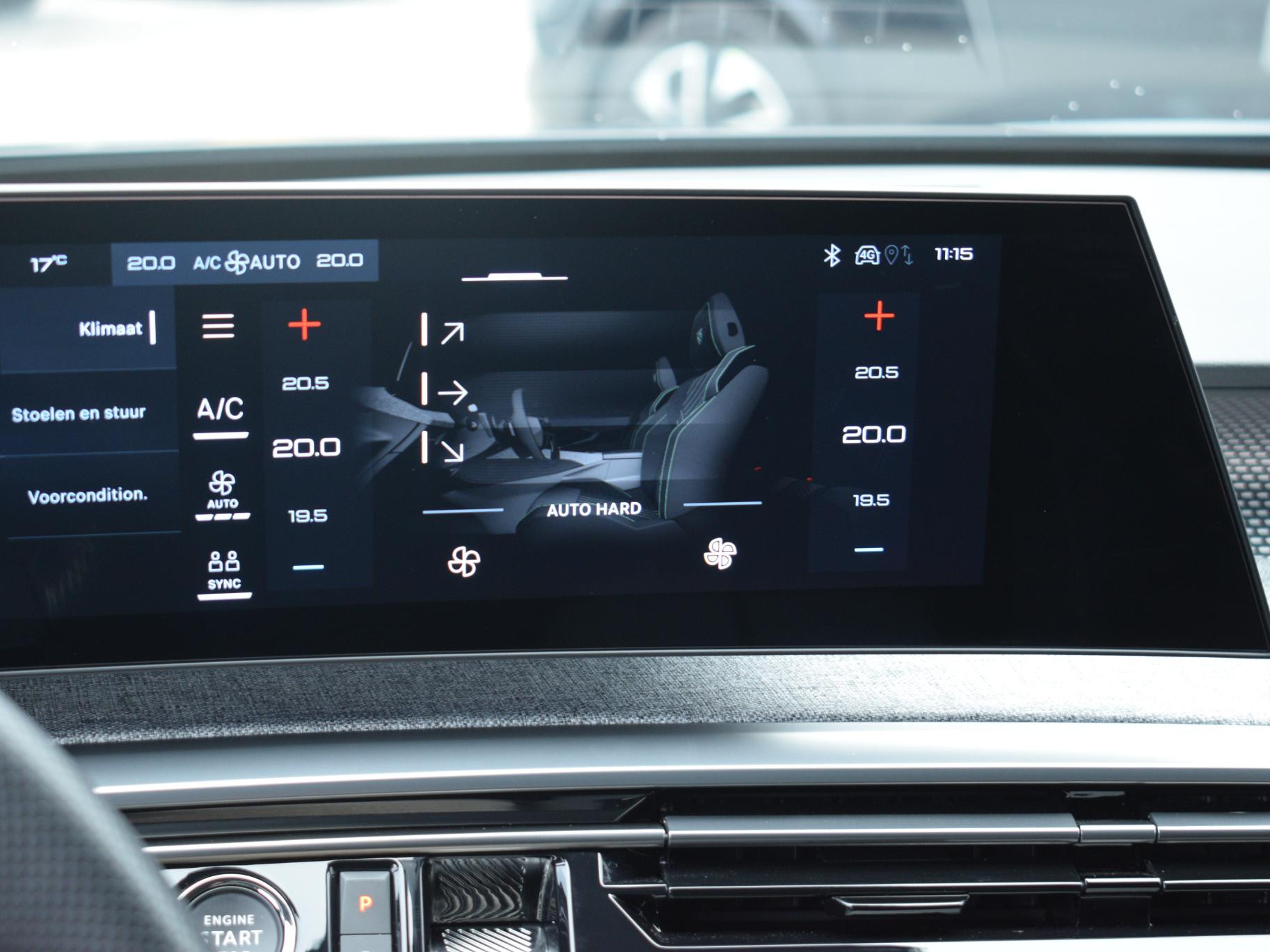 Hoofdafbeelding Peugeot e-3008