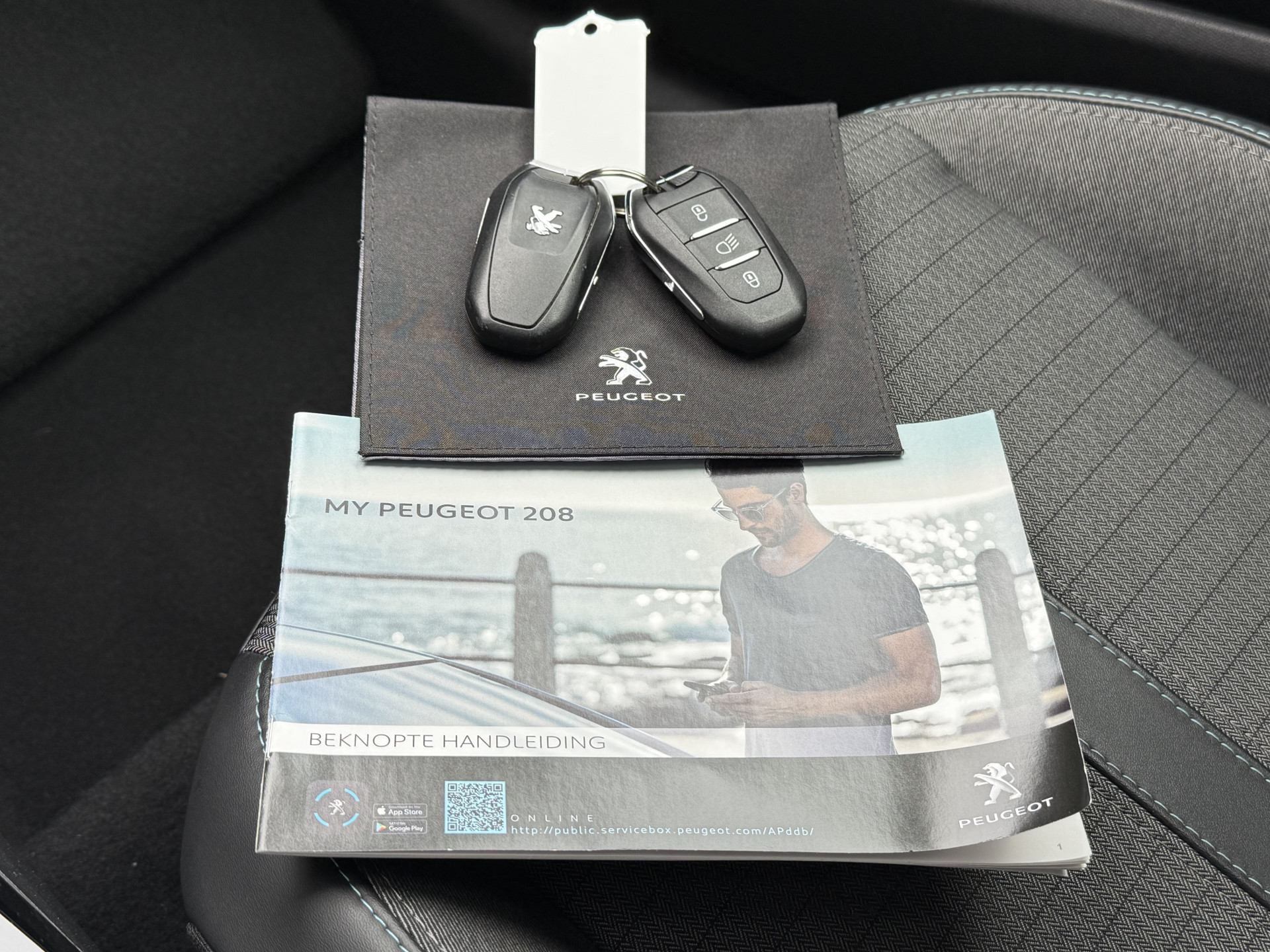 Hoofdafbeelding Peugeot e-208