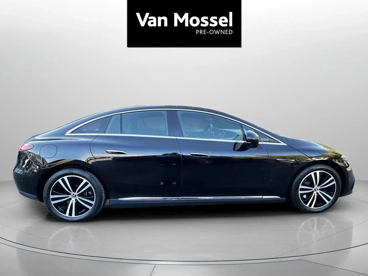 Mercedes-Benz-EQE-image-3