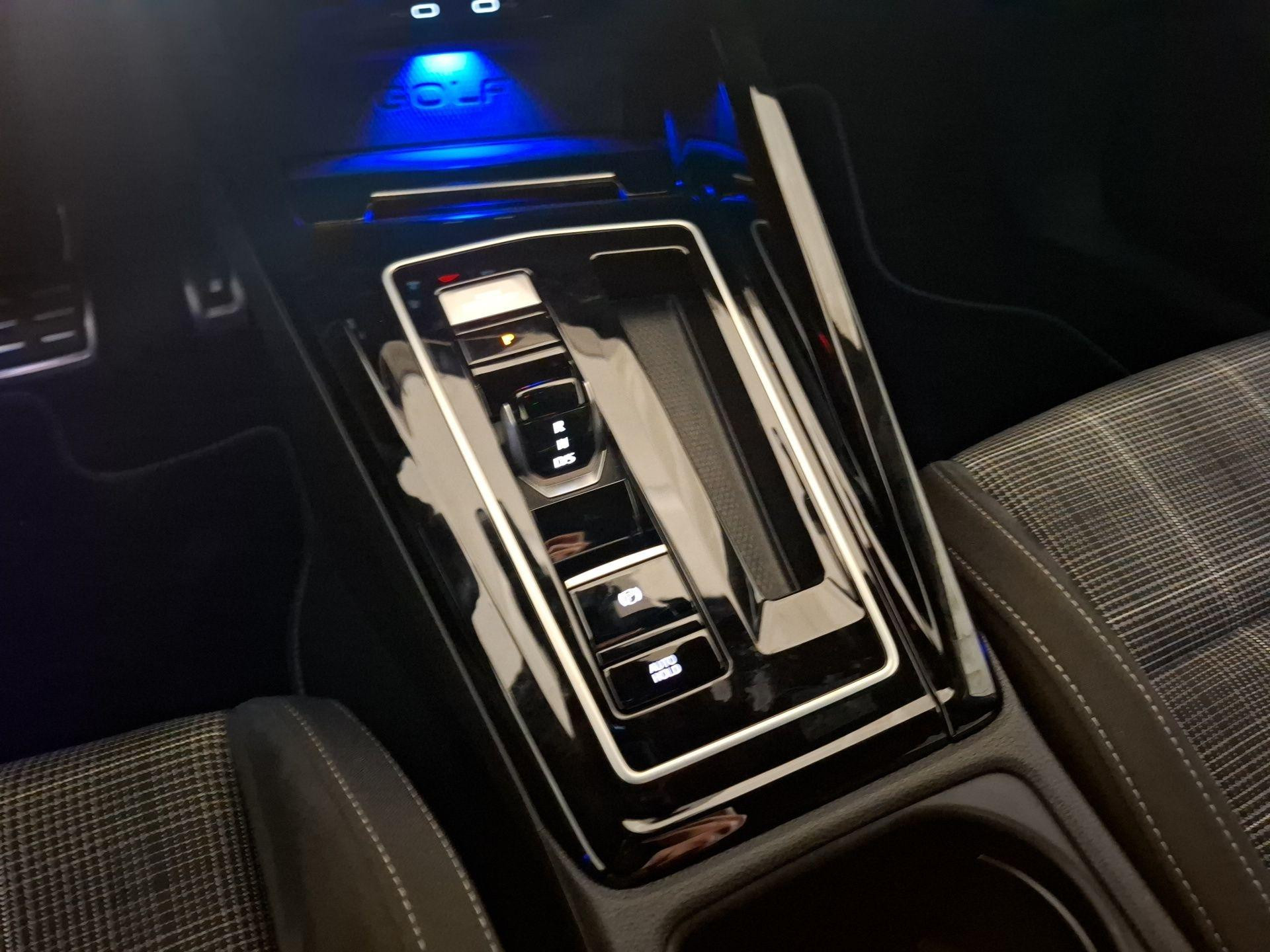 Volkswagen-Golf-image-9