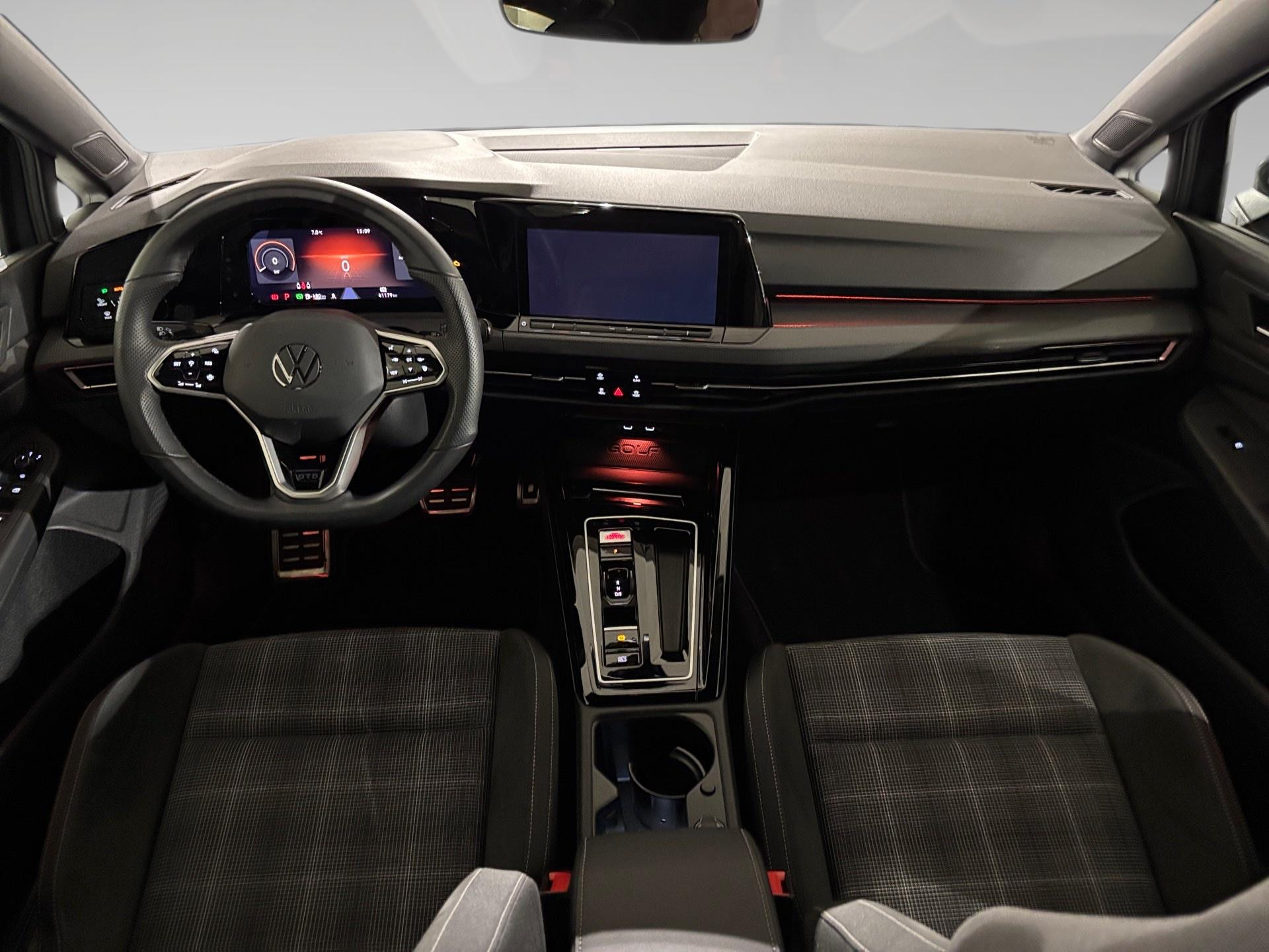 Volkswagen-Golf-image-4