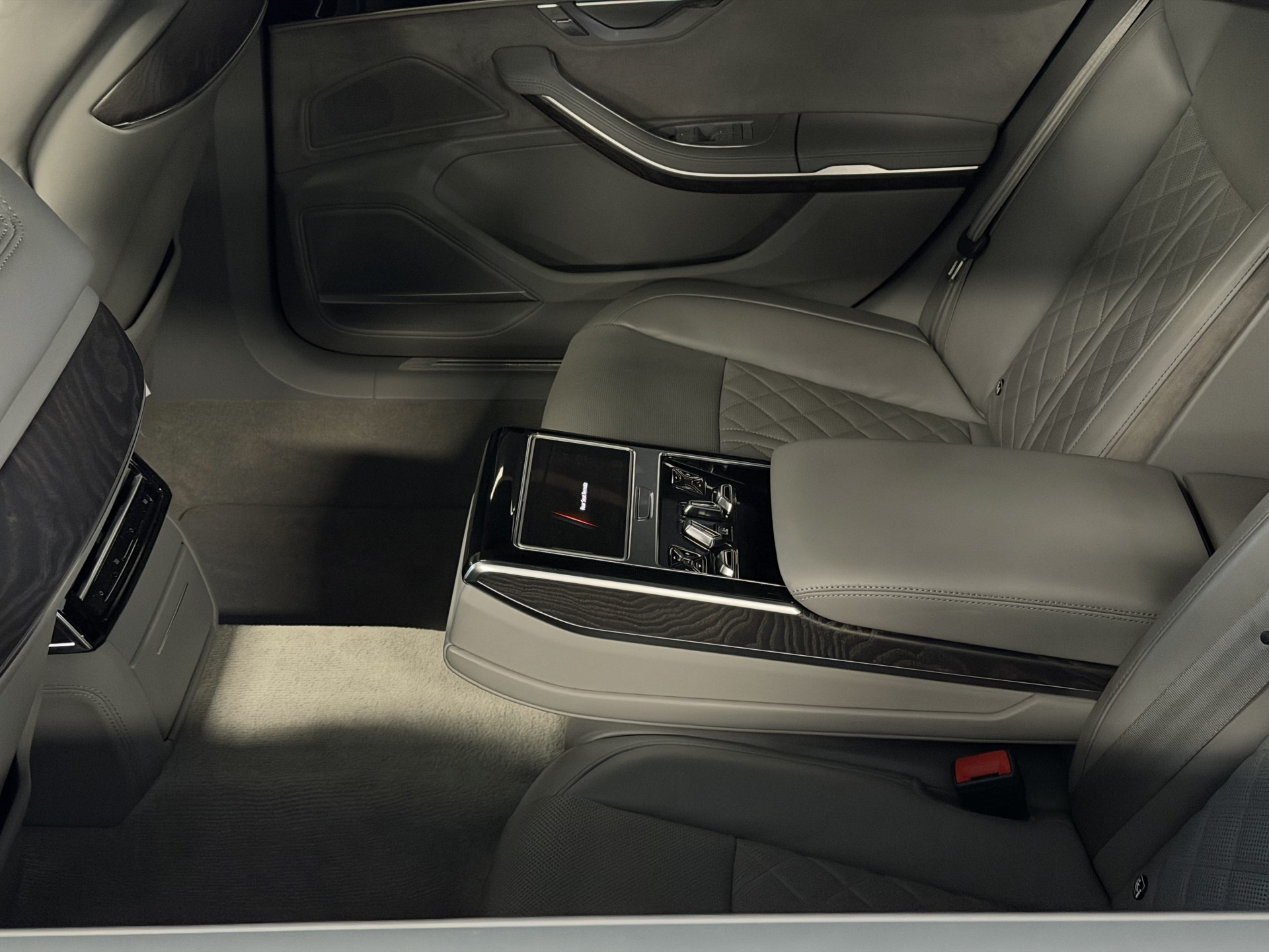 Hoofdafbeelding Audi A8