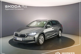 Skoda Octavia Combi Business Edition 1.5 eTSI 115pk DSG Automaat Adaptive cruise control, Achteruitrijcamera, Elektrische achterklep, Navigatie, Parkeersensoren, LED verlichting