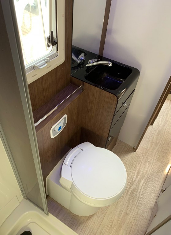 Hoofdafbeelding Roller Team T-line 255 Airco 6x Slaappl. 5 Gordels