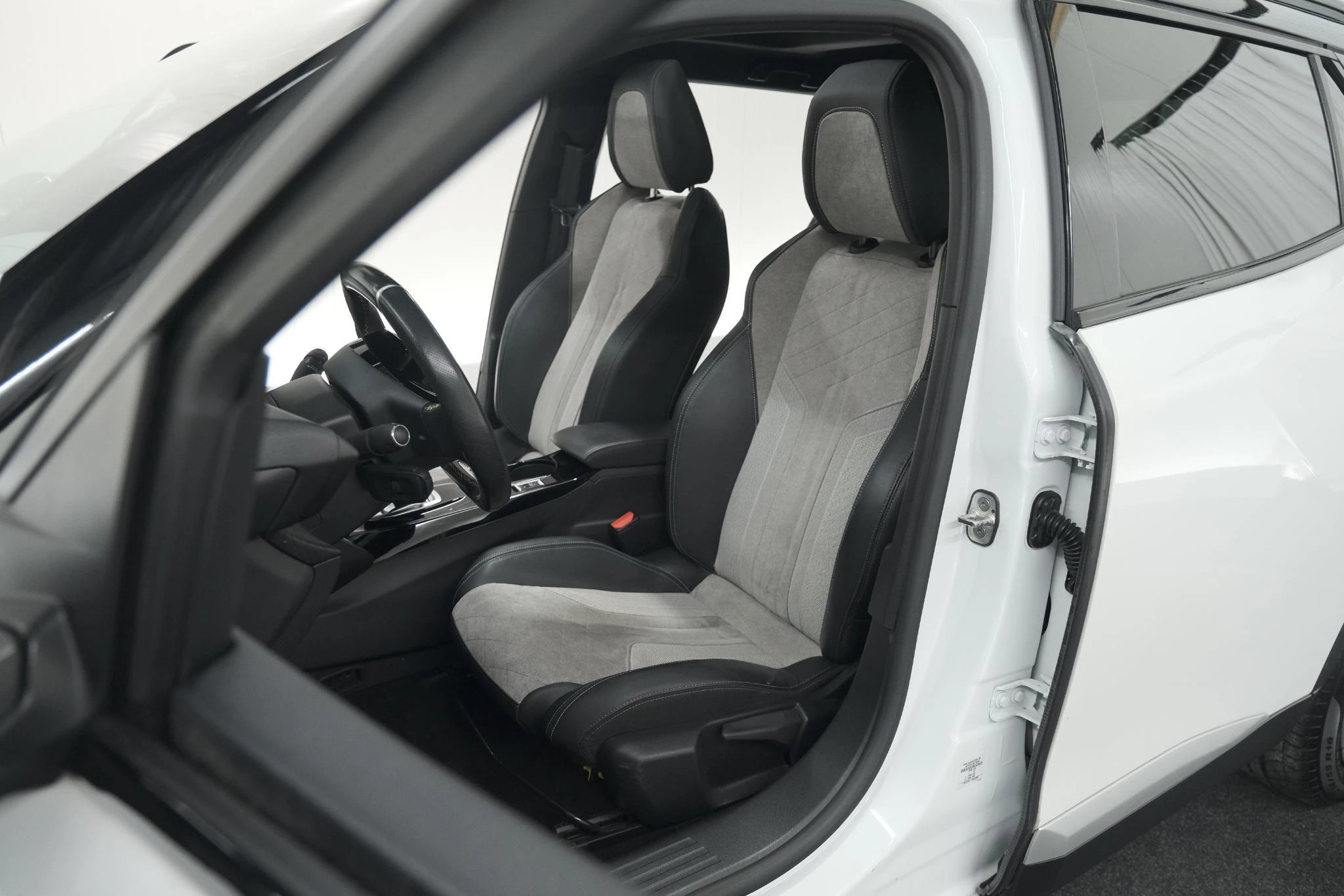 Hoofdafbeelding Peugeot e-2008