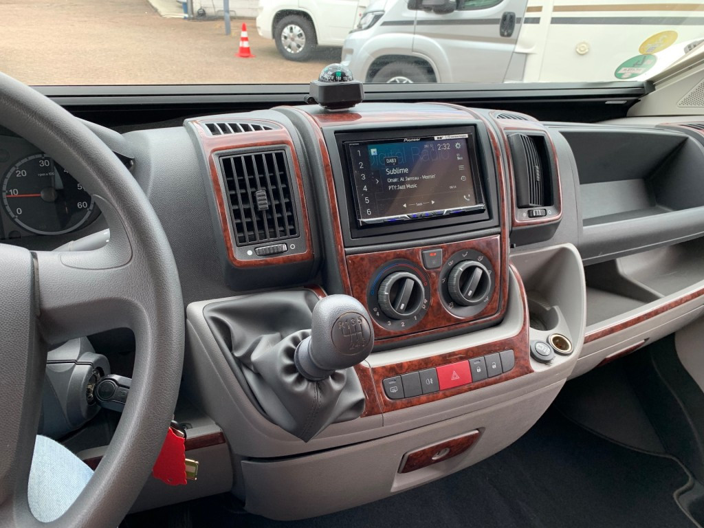 Hoofdafbeelding Roller Team T-line 255 Airco 6x Slaappl. 5 Gordels