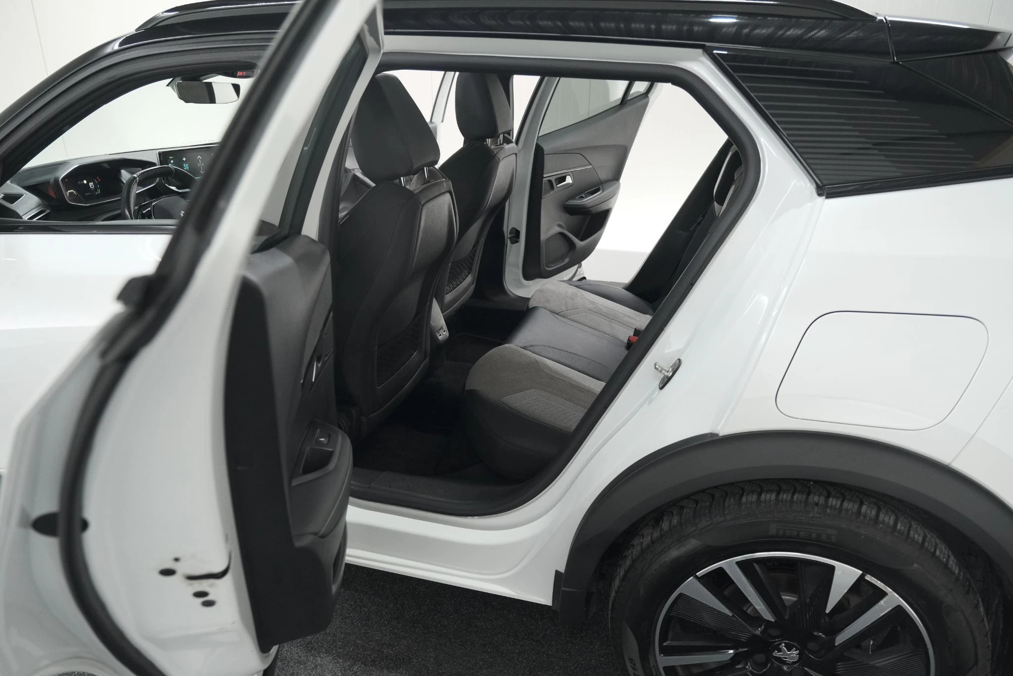 Hoofdafbeelding Peugeot e-2008