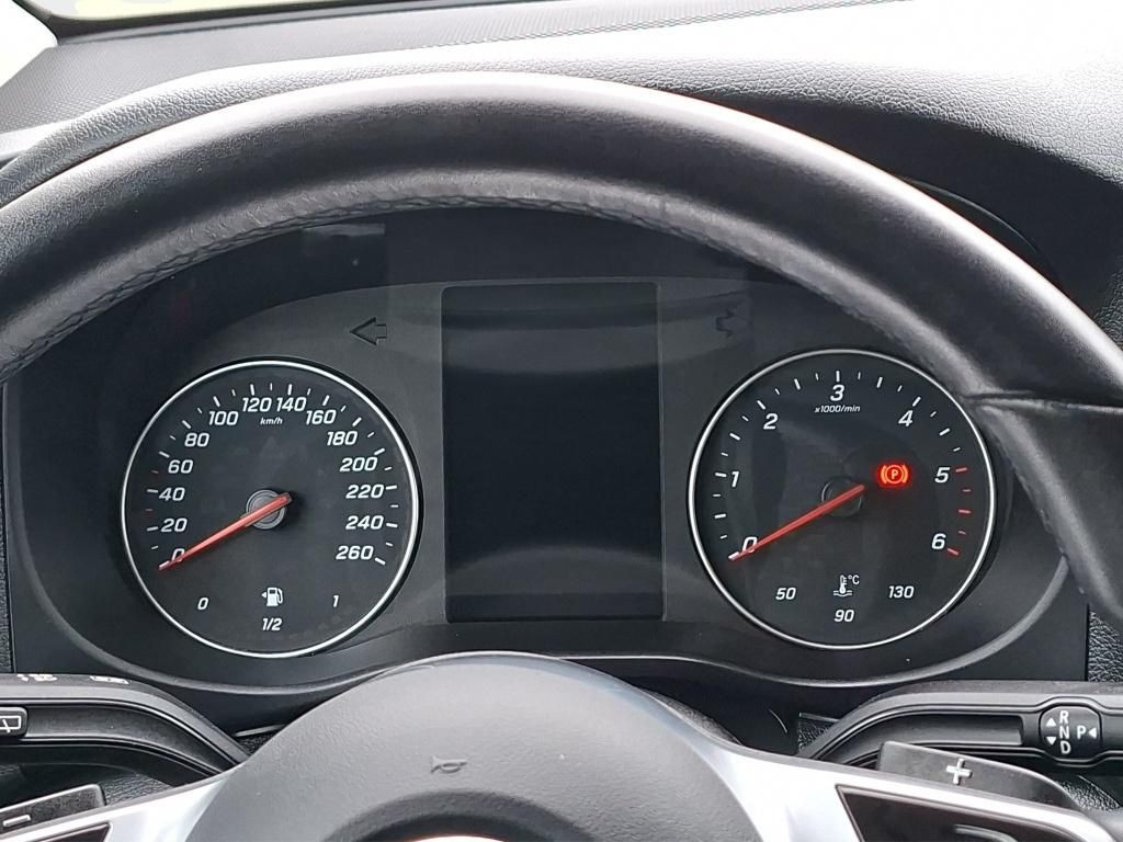 Mercedes-Benz-Vito-image-12