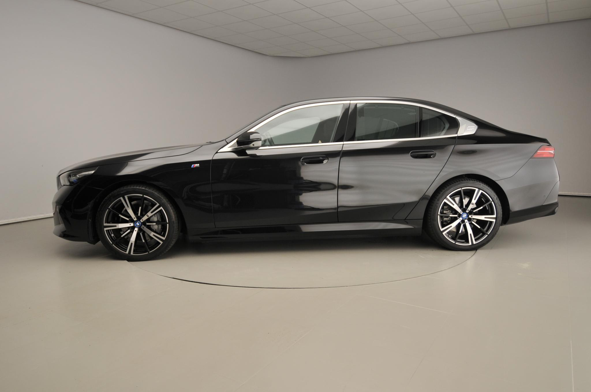 Hoofdafbeelding BMW i5