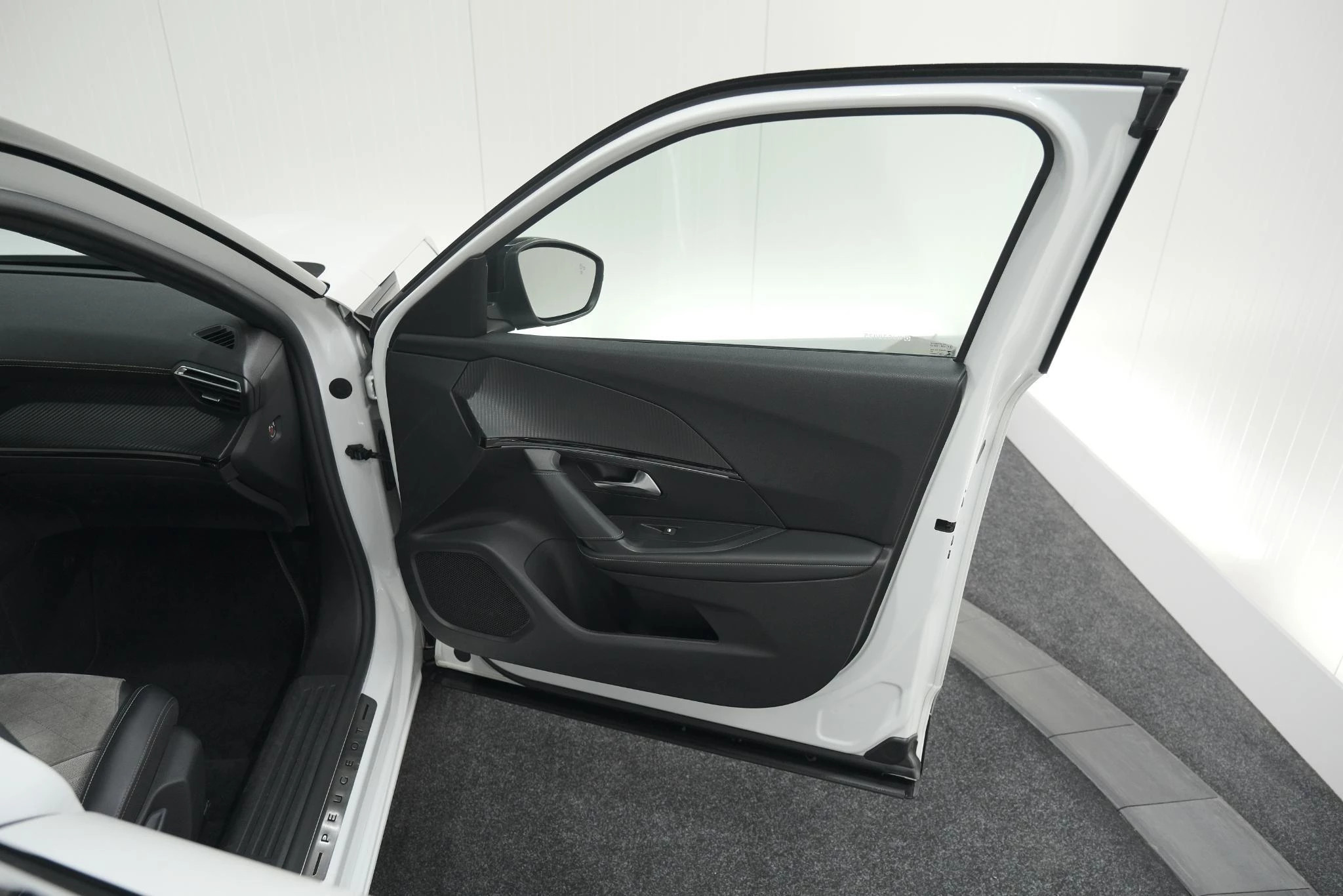 Hoofdafbeelding Peugeot e-2008