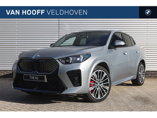 BMW iX2 eDrive20 High Executive M Sport / Panoramadak / Sportstoelen / Adaptieve LED / Parking Assistant Plus / Head-Up / Comfort Access / M Adaptief onderstel