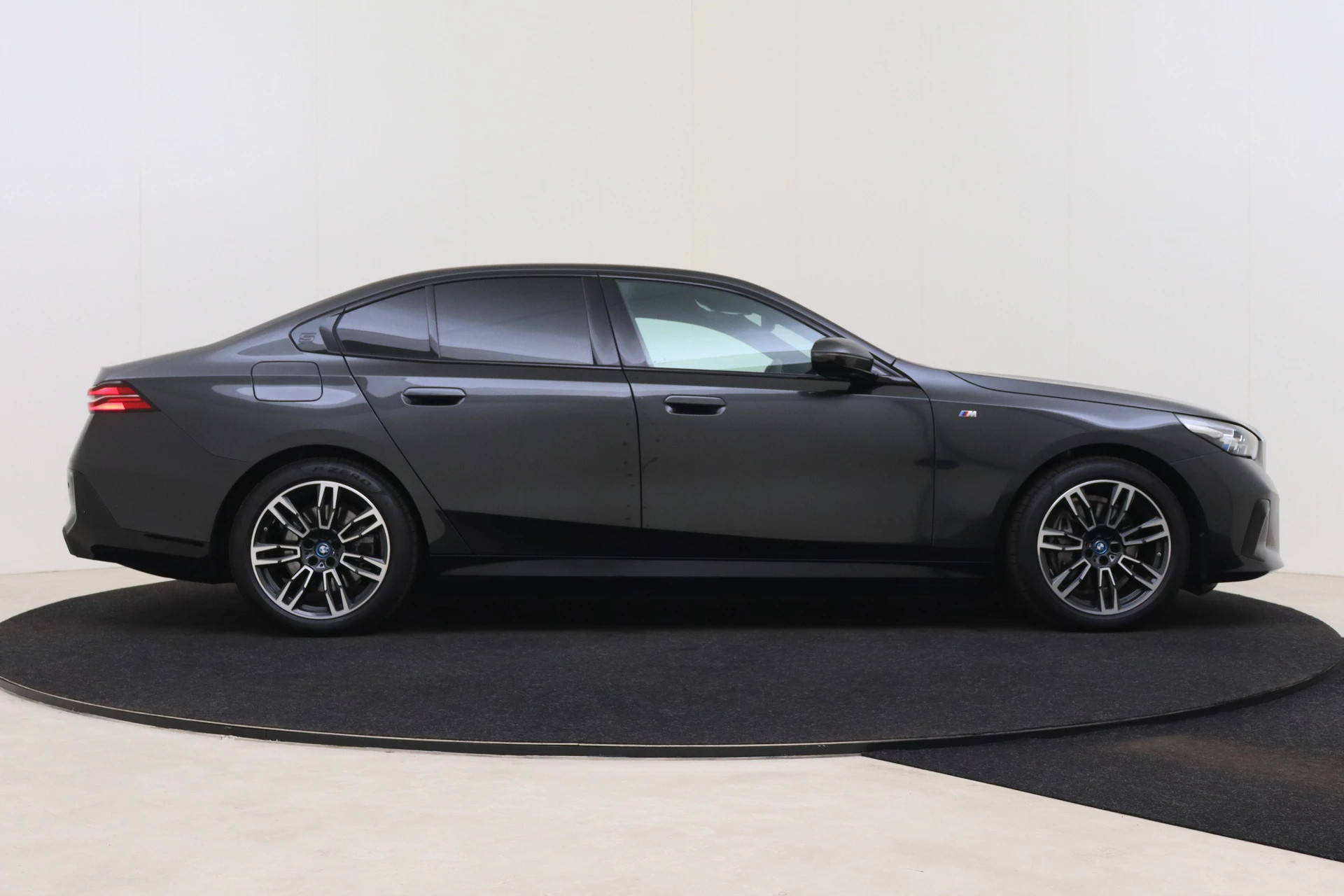 Hoofdafbeelding BMW i5