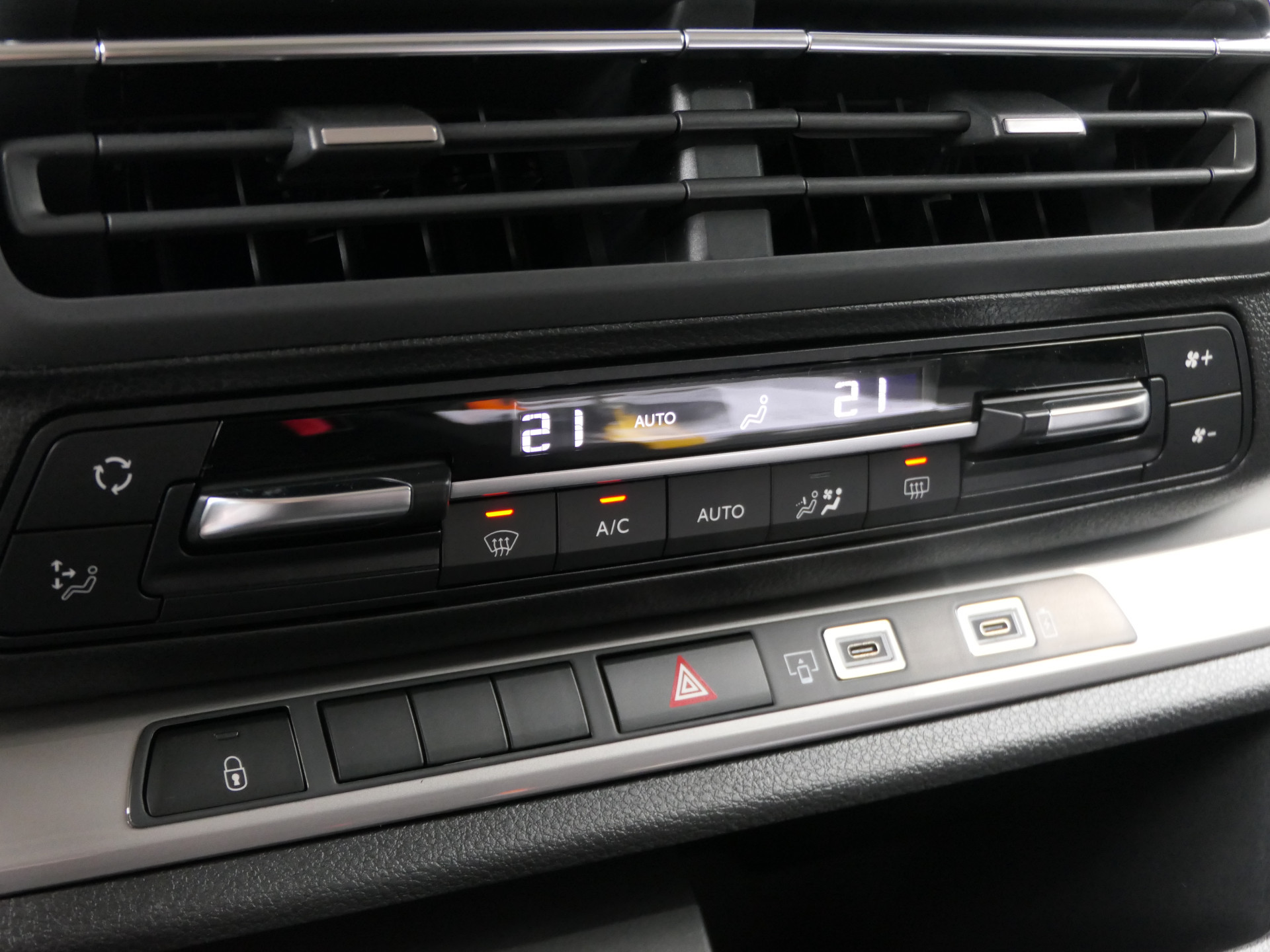 Hoofdafbeelding Peugeot e-Traveller