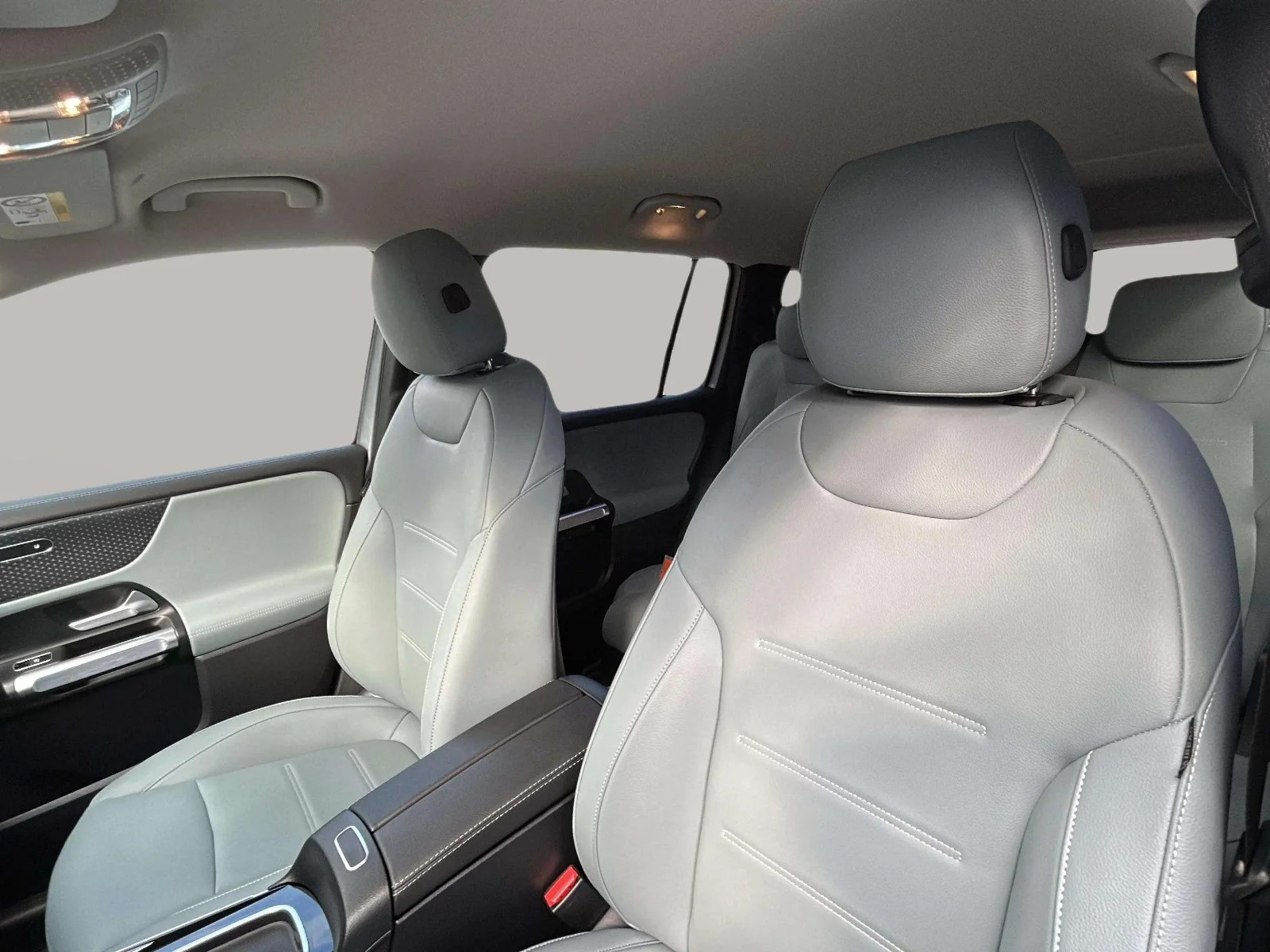 Mercedes-Benz-EQB-image-11