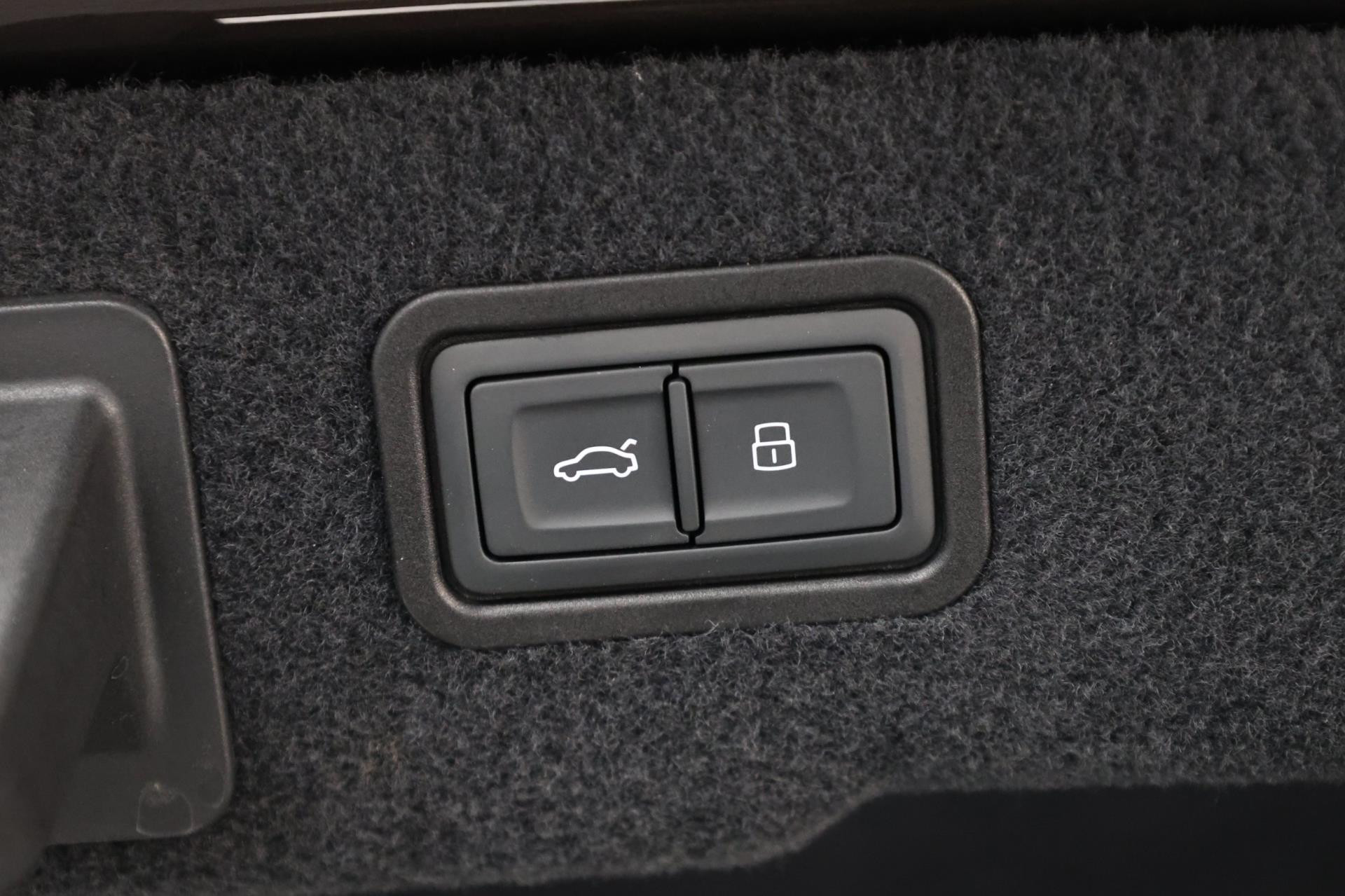 Hoofdafbeelding Audi S8