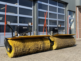 Schuitemaker HF 1700 MFB Veegborstel Veegmachine Rolbezem Sneeuwbezem Sneeuwborstel HF 1700 MFB 2013  9x op voorraad Rolbezem Sneeuwbezem Sneeuwborstel  hydraulische electrische aangedreven machine voerzien van eigen