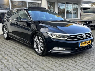 Volkswagen Passat Variant 1.6 TDI R-Line Panoramadak Virtual cockpit LED koplampen Camera Trekhaak KESSY Stoelverwarming Highline R line