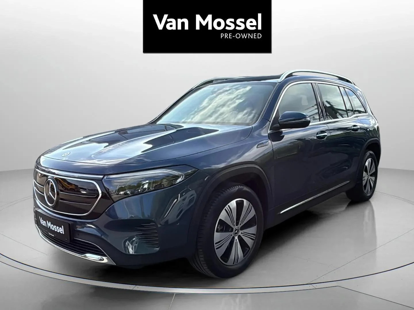 Mercedes-Benz-EQB-image-0