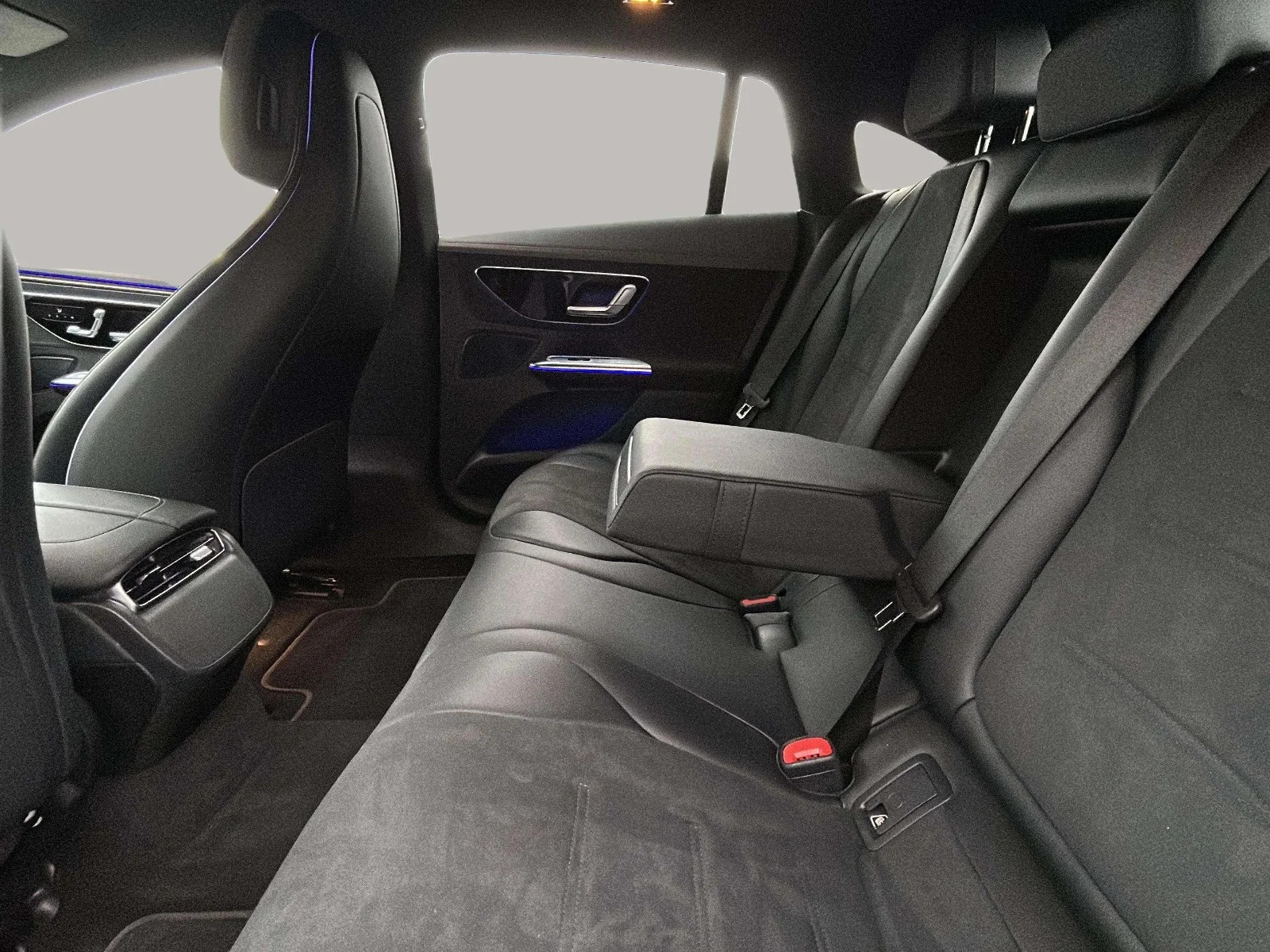 Mercedes-Benz-EQE-image-15