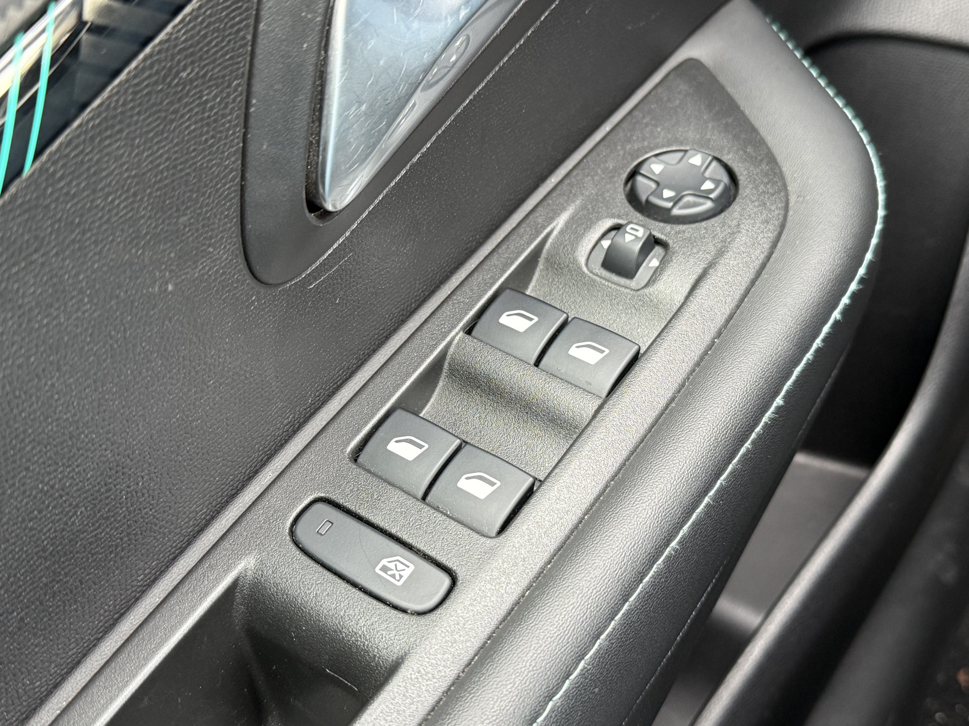 Hoofdafbeelding Peugeot e-208