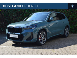 Hoofdafbeelding BMW X1 BMW X1 xDrive30e High Executive M Sport Automaat / Panoramadak / Trekhaak / Sportstoelen / Parking Assistant Professional / Adaptieve LED / Comfort Access / Head-Up / Stoelverwarming / Harman-Kardon