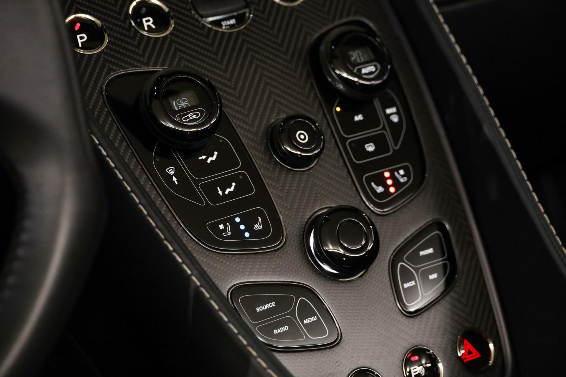 Hoofdafbeelding Aston Martin V12 Vanquish